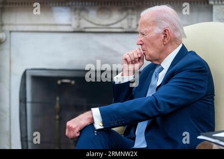 Washington, Usa. 29. August 2023. US-Präsident Joe Biden bei einem Treffen mit dem Präsidenten von Costa Rica, Rodrigo Chaves Robles, im Oval Office im Weißen Haus in Washington, DC, USA, am 29. August 2023. Quelle: SIPA USA/Alamy Live News Stockfoto