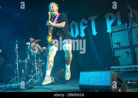 Leeds, Großbritannien. Sonntag, 27. August 2023 die britische Punkband Soft Play Slaves, Isaac Holman (Lead Vocals, Drums) und Laurie Vincent (Background Vocal) Stockfoto