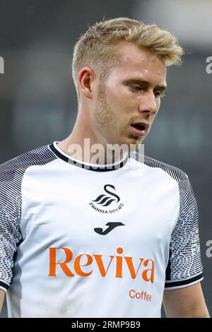 Swansea, Großbritannien. 29. August 2023. Ollie Cooper of Swansea City Carabao Cup, Spiel der 2. Runde, Swansea City gegen AFC Bournemouth im Stadion Swansea.com in Swansea, Wales am Dienstag, den 29. August 2023. Dieses Bild darf nur zu redaktionellen Zwecken verwendet werden. Nur redaktionelle Verwendung, Bild von Andrew Orchard Sports Photography/Alamy Live News Stockfoto