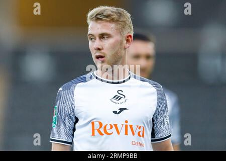 Swansea, Großbritannien. 29. August 2023. Ollie Cooper of Swansea City Carabao Cup, Spiel der 2. Runde, Swansea City gegen AFC Bournemouth im Stadion Swansea.com in Swansea, Wales am Dienstag, den 29. August 2023. Dieses Bild darf nur zu redaktionellen Zwecken verwendet werden. Nur redaktionelle Verwendung, Bild von Andrew Orchard Sports Photography/Alamy Live News Stockfoto