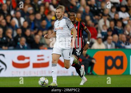 Swansea, Großbritannien. 29. August 2023. Harry Darling vom Swansea City Carabao Cup, Spiel der 2. Runde, Swansea City gegen AFC Bournemouth im Stadion Swansea.com in Swansea, Wales am Dienstag, den 29. August 2023. Dieses Bild darf nur zu redaktionellen Zwecken verwendet werden. Nur redaktionelle Verwendung, Bild von Andrew Orchard Sports Photography/Alamy Live News Stockfoto