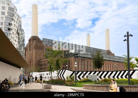 Die Ostfassade des renovierten Battersea Power Station – ein ehemaliges Kohlekraftwerk in London, Großbritannien Stockfoto