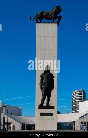 Bratislava, Slowakei. August 2023. Statue von General Milan Rastislav Stefanik in der Nähe des Einkaufszentrums Eurovea Stockfoto