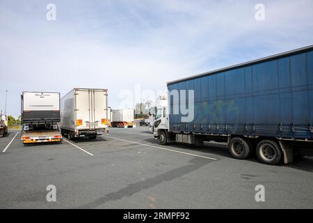 Australische Lastkraftwagen, die in der Nähe von Port Macquarie in New South Wales, Australien, geparkt sind Stockfoto