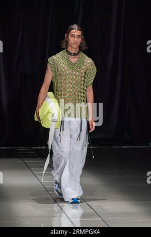 Tokio, Japan. 29. August 2023. Runway Model, 29. August 2023 - Rakuten Fashion Week TOKYO 2024 S/S : Wilsonkaki in Tokio, Japan. Quelle: Keiichi Miyashita/AFLO/Alamy Live News Stockfoto