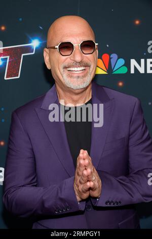 Pasadena, Ca. 29. August 2023. Howie Mandel bei der Staffel 18 America's Got Talent Red Carpet Live Show im Hotel Dena in Pasadena, Kalifornien, am 29. August 2023. Quelle: Faye Sadou/Media Punch/Alamy Live News Stockfoto