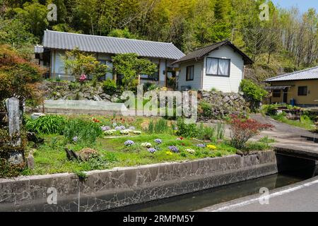 Japan, Kyushu, Bezirk Bungo, Präfektur Oita. Mittelklassehaus. Stockfoto