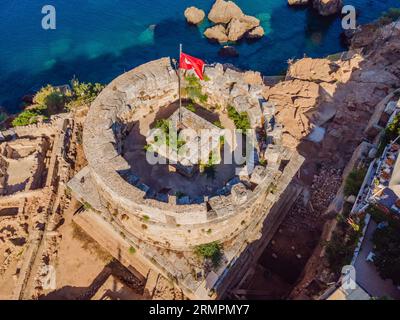 Hidirlik Tower, Wahrzeichen der Altstadt in Antalya Türkei. Drohnenansicht Stockfoto