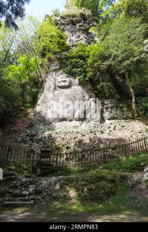 Japan, Kyushu. Kumano Magaibutsu, buddhistische Steinreliefschnitzereien von Fudo-Myo (12.-14. Jahrhundert). Präfektur Oita, Halbinsel Kunisaki. Stockfoto