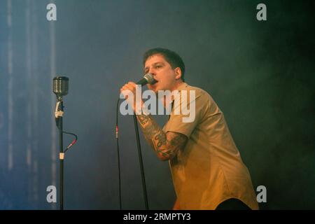 James Cox Sänger mit Crows auf der Far Out Stage beim Green man Festival in Wales, Großbritannien, August 2023. Foto: Rob Watkins Stockfoto