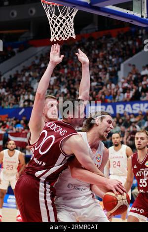 Jakarta, Jakarta, Indonesien. 29. August 2023. JAKARTA, INDONESIEN ''“ AUGUST 29: Der Kanadier Kelly Olynyk (R) wird am 29 2023. August 2023 in Jakarta (Indonesien) von dem lettischen Rodions Kurcus (L) im Spiel Kanada gegen Lettland gefordert. Die FIBA Basketball-Weltmeisterschaft 2023 findet vom 25. August bis zum 10. September 2023 in Jakarta, Indonesien, Manila, Philipines Dan Okinawa, Japan statt (Credit Image: © Sijori Images via ZUMA Press Wire) NUR REDAKTIONELL! Nicht für kommerzielle ZWECKE! Stockfoto