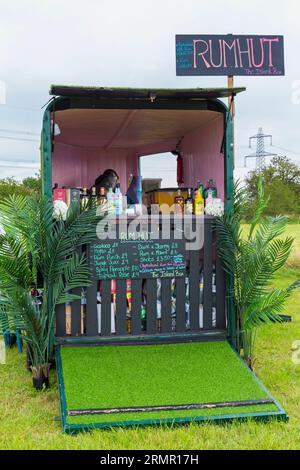 Rum Hut beim Steam & Vintage fest, Fordingbridge, Hampshire UK im August Stockfoto