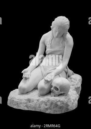 Alte Statue. Die penitente Magdalene-Skulptur von Antonio Canova. Meisterwerk isoliertes Foto mit Beschneidungspfad Stockfoto