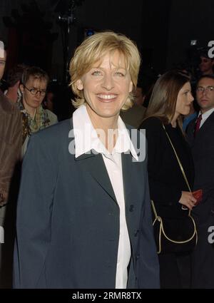 LOS ANGELES, CA. 15. April 1997: Comedian Ellen DeGeneres bei der Premiere von „Volcano“ im Mann's Chinese Theatre in Hollywood. Bild: Paul Smith / Featureflash Stockfoto