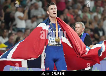 Budapest, Hongrie. 27. August 2023. Jakob Ingebrigtsen (NOR) Goldmedaille, Männer 5000 M bei den Leichtathletik-Weltmeisterschaften 2023 am 27. August 2023 in Nemzeti Atletikai Kozpont in Budapest, Ungarn - Foto Laurent Lairys/DPPI Credit: DPPI Media/Alamy Live News Stockfoto