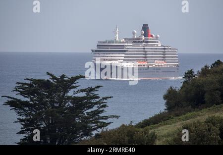 Roches Point, 29. August 2023. Das Kreuzfahrtschiff Queen Victoria von Cunard kommt am Roches Point an, um Cobh, Co., zu besuchen Cork, Irland. David Creedon / Alamy Live News Stockfoto