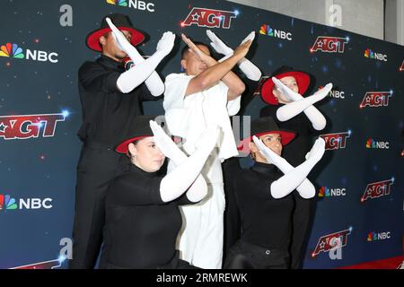 LOS ANGELES - AUG 29: Murmuration at the America's Got Talent Season 18 Live Show Red Carpet at the Hotel Dena am 29. August 2023 in Pasadena, CA Stockfoto