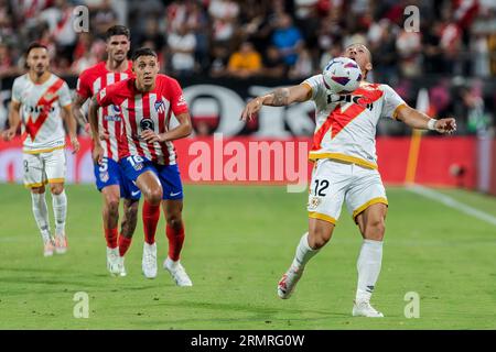 Madrid, Spanien. 28. August 2023. Espino von Rayo Vallecano in Aktion während des LaLiga EA Sports 2023/24 Spiels zwischen Rayo Vallecano und Atletico de Madrid im Vallecas Stadion in Madrid am 28. AUGUST 2023. Quelle: SOPA Images Limited/Alamy Live News Stockfoto