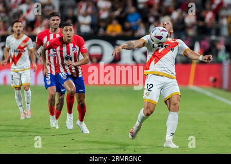 Madrid, Spanien. 28. August 2023. Espino von Rayo Vallecano in Aktion während des LaLiga EA Sports 2023/24 Spiels zwischen Rayo Vallecano und Atletico de Madrid im Vallecas Stadion in Madrid am 28. AUGUST 2023. (Foto: © Guillermo Martinez/SOPA Images/SIPA USA) Credit: SIPA USA/Alamy Live News Stockfoto