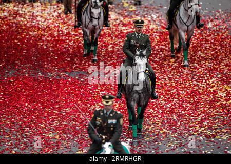 (140720) -- BOGOTA, 20. Juli 2014 (Xinhua) -- Elemente der Nationalpolizei nehmen an der jährlichen Militärparade zur Feier des Unabhängigkeitstages in Bogota, der Hauptstadt Kolumbiens, am 20. Juli 2014 Teil. (Xinhua/Jhon Paz) (vf) (ah) KOLUMBIEN-BOGOTA-TAG DER MILITÄRISCHEN UNABHÄNGIGKEIT PUBLICATIONxNOTxINxCHN Bogota 20. Juli 2014 XINHUA-Element der nationalen Polizei Nehmen an der jährlichen Militärparade zur Feier des Unabhängigkeitstages in der kolumbianischen Hauptstadt Bogota AM 20. Juli 2014 Teil XINHUA Jhon Paz VF VAH Colombia Bogota Military Independence Day Stockfoto