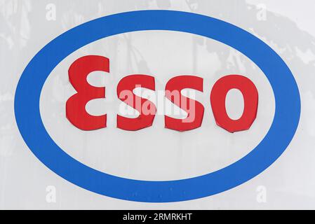 Bangkok, Thailand. 30. August 2023. Eine ESSO-Tankstelle ist in Bangkok zu sehen. Die ESSO-Tankstelle in Thailand wird im August 2023 nach 129 Jahren Betriebszeit in Thailand schließen. Die ESSO-Tankstelle wird am 1. September 2023 zur „Bang Chak“-Tankstelle wechseln. Quelle: SOPA Images Limited/Alamy Live News Stockfoto