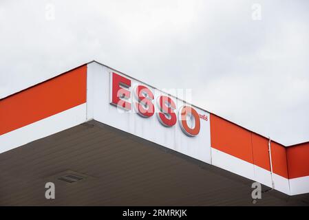 Bangkok, Thailand. 30. August 2023. Eine ESSO-Tankstelle ist in Bangkok zu sehen. Die ESSO-Tankstelle in Thailand wird im August 2023 nach 129 Jahren Betriebszeit in Thailand schließen. Die ESSO-Tankstelle wird am 1. September 2023 zur „Bang Chak“-Tankstelle wechseln. Quelle: SOPA Images Limited/Alamy Live News Stockfoto