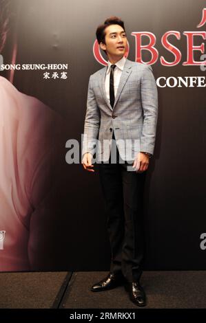 (140725) -- SINGAPUR, 25. Juli 2014 (Xinhua) -- der südkoreanische Schauspieler Song Seung-heon nimmt an der Pressekonferenz des Films Obsessed in Singapur am 25. Juli 2014 Teil. (Xinhua/Then Chih Wey) SINGAPUR-FILM OBSESSED -PRESSEKONFERENZ PUBLICATIONxNOTxINxCHN Singapur Juli 25 2014 XINHUA südkoreanischer Schauspieler Song Seung Heon nimmt an der Pressekonferenz des Films Obsessed in Singapur Juli 25 2014 XINHUA dann Chih Wey Singapore Film Obsessed Press Conference PUBLICATIONxNOTxINxCHN Teil Stockfoto