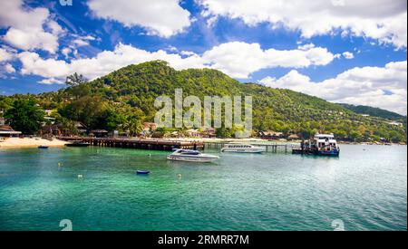 23.-2023. April-Ko Tao Thailand-Ankunfts- oder Abfahrtsponton für Touristen, die auf die Insel kommen Stockfoto