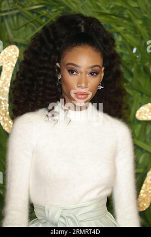 Winnie Harlow nimmt an den Fashion Awards 2017 in der Royal Albert Hall in London Teil. Stockfoto