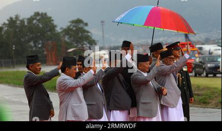 (140804) -- KATHMANDU, 4. August 2014 -- der nepalesische Premierminister Sushil Koirala (2. R) und andere Minister verabschieden sich vom indischen Premierminister Narendra Modi bei seiner Abreise am Tribhuwan International Airport (TIA) in Kathmandu, Nepal, 4. August 2014. Der indische Premierminister Narendra Modi schloss seinen zweitägigen offiziellen Besuch auf Einladung seines nepalesischen Amtskollegen Sushil Koirala ab. Modi war der erste Besuch eines indischen Premierministers für bilaterale Gespräche, seit Inder Kumar Gujral 1997 Nepal als indischer Premierminister besuchte. (lmz) NEPAL-KATHMANDU-INDIEN-PM-ABFAHRT SunilxSharma PUBLICATIONx Stockfoto