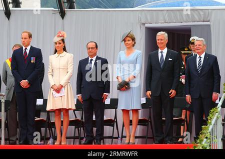 (140805) -- LÜTTICH, 4. August 2014 -- der britische Prinz William, die britische Herzogin von Cambridge Catherine, der französische Präsident Francois Hollande, die belgische Königin Mathilde, der belgische König Philippe, der deutsche Präsident Joachim Gauck (von L bis R) nehmen an einer Zeremonie zum 100. Jahrestag des Ausbruchs des Ersten Weltkriegs in Lüttich, Belgien, 4. August 2014, Teil. ) BELGIEN-LÜTTICH-GEDENKZEREMONIE-WWI GongxBing PUBLICATIONxNOTxINxCHN Lüttich 4. August 2014 britischer Prinz William britische Herzogin von Cambridge Catherine französischer Präsident Francois Hollande Belgische Königin Mathilde Belgischer König Philippe Deutscher Präs Stockfoto