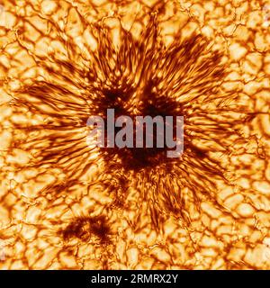 Abstrakte Muster der Sonnenoberfläche. RAW-Bild von NSO/AURA/NSF Stockfoto