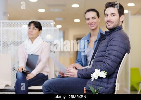 Die Patienten im Wartebereich Stockfoto