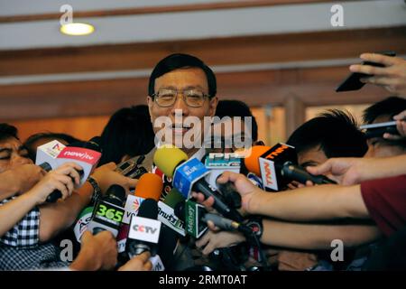 (140808) -- BANGKOK, 8. August 2014 -- Pornpetch Wichitcholchai, neuer Präsident der thailändischen Nationalversammlung (NLA), spricht nach der ersten Sitzung der NLA in Bangkok, Thailand, am 8. August 2014 vor den Medien. Die neue Legislative Assembly (NLA) in Thailand berief am Freitagmorgen die erste Sitzung ein, um ihren Präsidenten und zwei Vizepräsidenten auszuwählen. ) (lyi) THAILAND-BANGKOK-NLA-ERSTE SITZUNG GaoxJianjun PUBLICATIONxNOTxINxCHN Bangkok 8. August 2014 neuer Präsident der Nationalversammlung des thailändischen Landes S spricht nach dem Ersten Sess mit den Medien Stockfoto