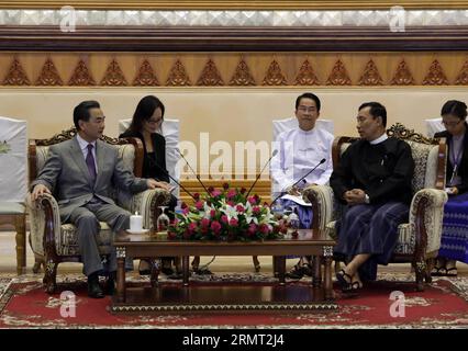 (140811) -- NAY PYI TAW, 11. August 2014 -- Sprecher des Parlaments der Union und des Repräsentantenhauses von Myanmar U Shwe Mann (R, Front) trifft sich mit dem chinesischen Außenminister Wang Yi (L, Front) in Nay Pyi Taw, Myanmar, 11. August 2014. ) MYANMAR-NAY PYI TAW-CHINA-TREFFEN UxAung PUBLICATIONxNOTxINxCHN Nay Pyi Taw 11. August 2014 Sprecher des Parlaments der Union und des Repräsentantenhauses von Myanmar U Shwe man r Front trifft sich mit den chinesischen Außenministern Wang Yi l Front in Nay Pyi Taw Myanmar 11. August 2014 Myanmar Nay Pyi Taw China-Treffen PUBLICATIONxNOTxINxCHN Stockfoto