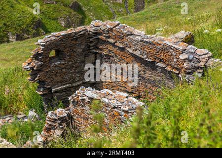 Verlassene Dörfer säumen den Wanderweg durch Tusheti, Georgia Stockfoto