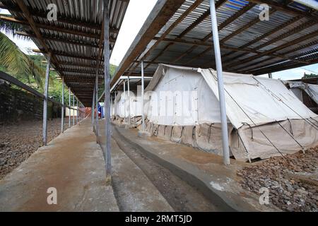 (140817) -- LAKKA, -- Foto aufgenommen am 16. August 2014 zeigt das Lakka ebola-Behandlungszentrum, das in Lakka, Sierra Leone, im Bau ist. Nach Angaben der lokalen Arbeiter wird erwartet, dass das neue Lakka ebola-Behandlungszentrum im westlichen Teil von Sierra Leone in der nächsten Woche in Betrieb genommen wird. )(lyi) SIERRA LEONE-LAKKA-EBOLA-NEW TREATMENT CENTER MengxChenguang PUBLICATIONxNOTxINxCHN Lakka Foto aufgenommen AM 16. August 2014 zeigt das Lakka Ebola Treatment Center in Lakka Sierra Leone nach Angaben von lokalen Arbeitern IST das New Lakka Ebola Treatment Center in der westlichen Gegend von Sierra Leone e Stockfoto