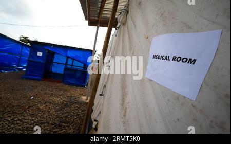 (140817) -- LAKKA, -- Foto aufgenommen am 16. August 2014 zeigt das Lakka ebola-Behandlungszentrum, das in Lakka, Sierra Leone, im Bau ist. Nach Angaben der lokalen Arbeiter wird erwartet, dass das neue Lakka ebola-Behandlungszentrum im westlichen Teil von Sierra Leone in der nächsten Woche in Betrieb genommen wird. )(lyi) SIERRA LEONE-LAKKA-EBOLA-NEW TREATMENT CENTER MengxChenguang PUBLICATIONxNOTxINxCHN Lakka Foto aufgenommen AM 16. August 2014 zeigt das Lakka Ebola Treatment Center in Lakka Sierra Leone nach Angaben von lokalen Arbeitern IST das New Lakka Ebola Treatment Center in der westlichen Gegend von Sierra Leone e Stockfoto