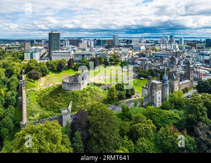 Cardiff Castle von einer Drohne, Cardiff, Wales, England, Europa Stockfoto