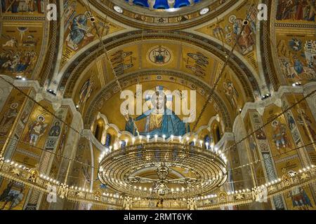 Innere der Kirche der Heiligen Sava Stockfoto