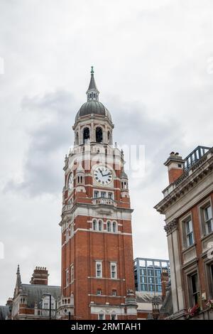 CROYDON, LONDON – 29. AUGUST 2023: Croydon Town Hall – ratsgebäude in der Katharine Street, Croydon, das als Hauptquartier für Croydon London dient Stockfoto