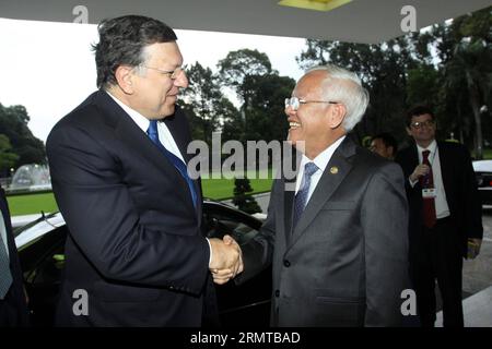 Le Hoang Quan (R), Vorsitzender des Ho-Chi-Minh-Stadtkomitees, trifft sich am 26. August 2014 in Ho-Chi-Minh-Stadt mit José Manuel Durao Barroso, Präsident der Europäischen Kommission. ) VIETNAM-HO CHI MINH CITY-EUROPÄISCHE KOMMISSION VNA PUBLICATIONxNOTxINxCHN Vorsitzender des Komitees der Berühmtheiten von Ho Chi Minh CITY Le Hoang Quan r trifft AM 26 2014. August in Ho Chi Minh City mit Jose Manuel Durao Barroso Präsident der Europäischen Kommission in Ho Chi Minh City Europäische Kommission VNA PUBLICATIONxNOTxINxCHN zusammen Stockfoto