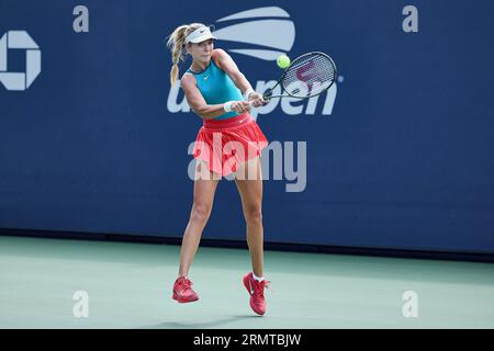 New York, New York, USA. 29. August 2023. KATIE BOULTER (GBR) in Aktion während der US Open - Tennis Championships 2023 (Bild: © Mathias Schulz/ZUMA Press Wire) NUR REDAKTIONELLE VERWENDUNG! Nicht für kommerzielle ZWECKE! Stockfoto