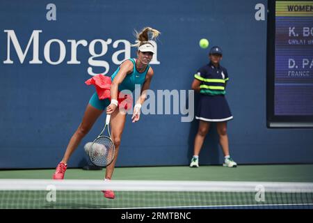 New York, New York, USA. 29. August 2023. KATIE BOULTER (GBR) in Aktion während der US Open - Tennis Championships 2023 (Bild: © Mathias Schulz/ZUMA Press Wire) NUR REDAKTIONELLE VERWENDUNG! Nicht für kommerzielle ZWECKE! Stockfoto