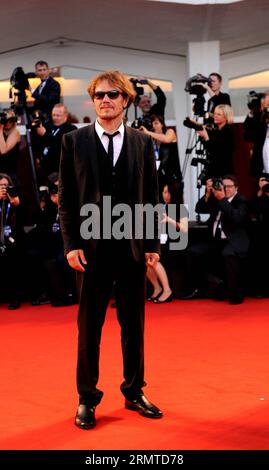 (140829) -- VENEDIG, 29. August 2014 -- Schauspieler Michael Shannon posiert auf dem roten Teppich für 99 Häuser, der für den Hauptwettbewerb während des 71. Filmfestivals in Venedig am 29. August ausgewählt wurde. 2014. ) ITALIEN-VENEDIG-FILMFESTIVAL- 99 HÄUSER -ROTER TEPPICH XuxNizhi PUBLICATIONxNOTxINxCHN Venedig August 29 2014 Schauspieler Michael Shannon posiert AUF dem Roten Teppich für 99 Häuser, der für den Hauptwettbewerb während des 71. Venedig Filmfestivals in Lido von Venedig Italien AM 29 2014. August 99 ausgewählt WIRD Häuser Red Carpet PUBLICATIONxNOTxINxCHN Stockfoto