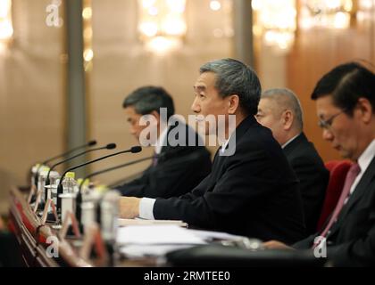 (140831) -- PEKING, 31. August 2014 -- Li Fei, stellvertretender Generalsekretär des Ständigen Ausschusses des Nationalen Volkskongresses (NPC), beantwortet Fragen im Zusammenhang mit dem Beschluss des Ständigen Ausschusses des NPC über Fragen im Zusammenhang mit der Auswahl des Leiters der Sonderverwaltungsregion Hongkong durch Universal Suffrage und über die Methode zur Bildung des Legislativrats der Sonderverwaltungsregion Hongkong im Jahr 2016 während einer Pressekonferenz vom Generalbüro des Ständigen Ausschusses des NPC in Peking, China, 31. August 2014. ) (HDT) CHINA-PEKING-NPC-HONGKONG-PRESSEKONFERENZ (CN) LIUXWEIBING P Stockfoto