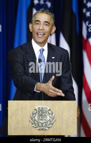 US-Präsident Barack Obama spricht auf einer gemeinsamen Pressekonferenz mit dem estnischen Präsidenten Toomas Hendrik Ilves nach ihrem Treffen in Tallinn, Estland, am 3. September 2014. US-Präsident Barack Obama kam am frühen Mittwoch zu einem 12-stündigen Besuch in Estland nach Tallinn, wo er sich mit den Staats- und Regierungschefs des Baltikums traf.) ESTLAND-TALLINN-US-OBAMA-VISIT-PRESSEGESPRÄCH SERGEIxSTEPANOV PUBLICATIONxNOTxINxCHN US-Präsident Barack Obama spricht AUF einer gemeinsamen Pressekonferenz mit dem estnischen Präsidenten Toomas Hendrik Ilves nach ihrem Treffen in Tallinn am 3. September 2014 kam US-Präsident Barack Obama am frühen Mittwoch in Tallinn an Stockfoto