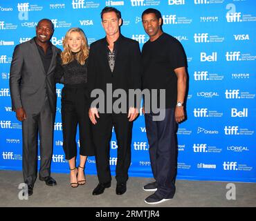 (140908) -- TORONTO, 7. September 2014 -- Regisseurin Antoine Fuqua, Schauspielerin Chloe Grace Moretz, Schauspieler Marton Csokas und Schauspieler Denzel Washington (L-R) posieren für Fotos auf der Pressekonferenz des Films The Equalizer während des 39. Toronto International Film Festival in Toronto, Kanada, 7. September 2014. ) KANADA-TORONTO-INTERNATIONALER FILM FESTIVAL-FILM DER EQUALIZER ZouxZheng PUBLICATIONxNOTxINxCHN Toronto 7. September 2014 Regisseurin Antoine Fuqua Schauspielerin Chloe Grace Moretz Schauspieler Marton Csokas und Schauspieler Denzel Washington l r posieren für Fotos AUF der Pressekonferenz des Films der Equalizer während der 39 Stockfoto