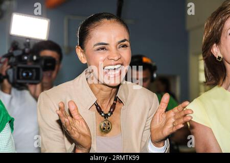 Marina Silva, Präsidentschaftskandidatin der brasilianischen Sozialistischen Partei, reagiert auf ihren Besuch in der brasilianisch-israelischen Vereinigung für soziales Wohlbefinden am 8. September 2014 in Sao Paulo. Marina Silva beschuldigte am Montag die politische Gruppe in der Regierung der Arbeiterpartei, für die Existenz von Korruption in den Petrobras des Staates verantwortlich zu sein. Vanessa Carvalho/Brasilien Foto/Estadao Conteudo/AGENCIA ESTADO) (da) (sp) BRASILIEN AUS BRASILIEN – PRÄSIDENTSCHAFTSWAHLKAMPAGNEN e AGENCIAxESTADO PUBLICATIONxNOTxINxCHN Marina Silva Präsidentschaftskandidatin für die brasilianische Sozialistische Partei reagiert während h Stockfoto