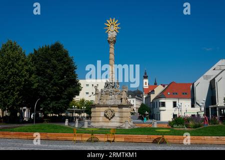 Bratislava, Slowakei. August 2023. Die Skulpturengruppe der Heiligen Dreifaltigkeit, ein Denkmal auf dem Hauptplatz. Platz Der Heiligen Dreifaltigkeit Stockfoto